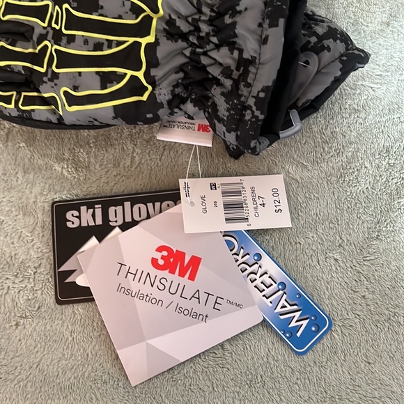 NWT Kids ski gloves - Picture 4 of 4